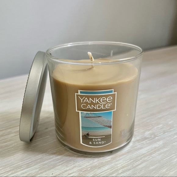 🆕 Yankee Candle Sun & Sand 7 oz Candle